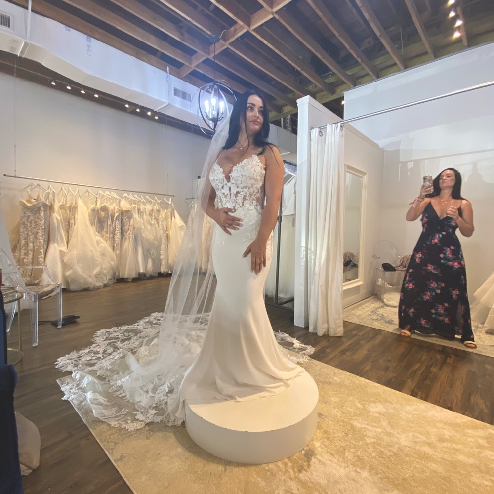 Brand NEW Enzoani Pearl! Never been worn!